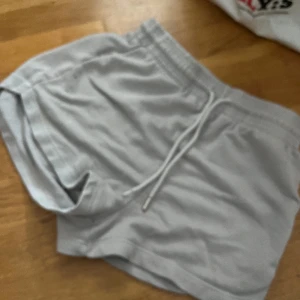 Shorts  - Mjukis shorts nästan helt oanvända ! 