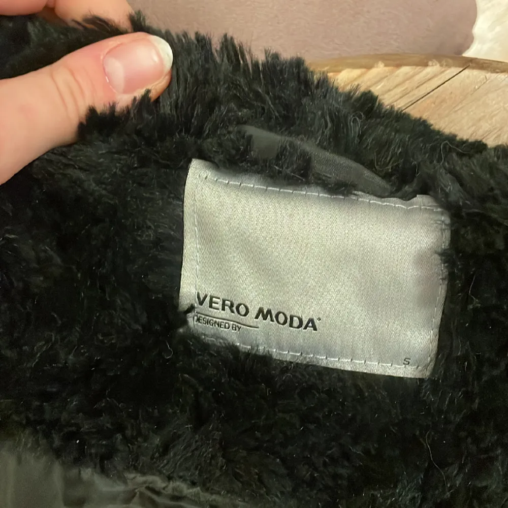 Jättefin fuskpälsjacka från vero moda. Fint skick! Storlek S. . Jackor.