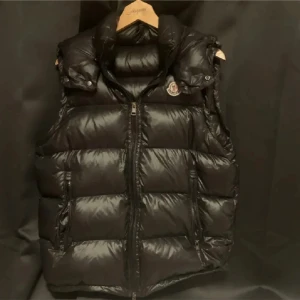 Moncler väst  - Bra skick 