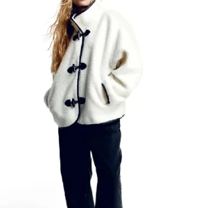 Hm jacka - Hm jacka med lappar kvar. Storlek s. Säljer den svarta