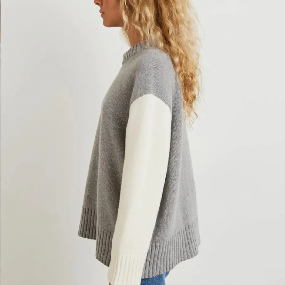 Säljer min superfina stickade tröja från Ginatricot i modell ”issie knitted sweater” inköpt för 1200kr. Den är i princip oanvänd!💖💕. Tröjor & Koftor.