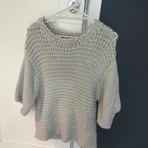 Tröja - Tröja från NA-KD använd vara en gång. Normal i storlek och är i mycket bra skick!