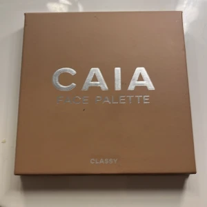 Classy  - Classy palett från Caia. Den är använd men inte särskilt ofta. köparen står för frakt.💕använd gärna köp nu