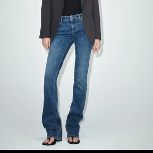Lågmidjade jeans - Fina jeans från zara i storlek 38