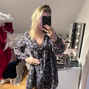 Klänning - Jättefin blommig klänning ifrån hm❤️ storlek S 