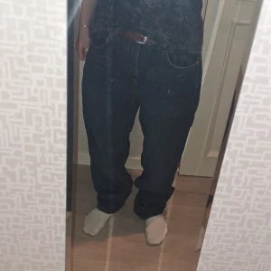 Feta jeans - Ganska baggy jeans som har blivit använda 1 Gång för att de inte var direkt min grej. Jag är 179cm lång