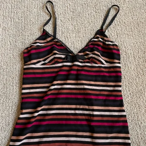 Slip linne - Jätte fint linne i typ mesh från en gammal H&M kollektion. Passar S/M. 