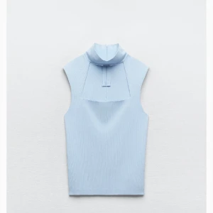 Topp - Säljer denna fina topp då den inte kommer till användning