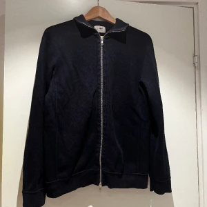 Full zip  - Säljer nu min sjukt feta full zip då jag inte använder den längre. Pris kan diskuteras! 