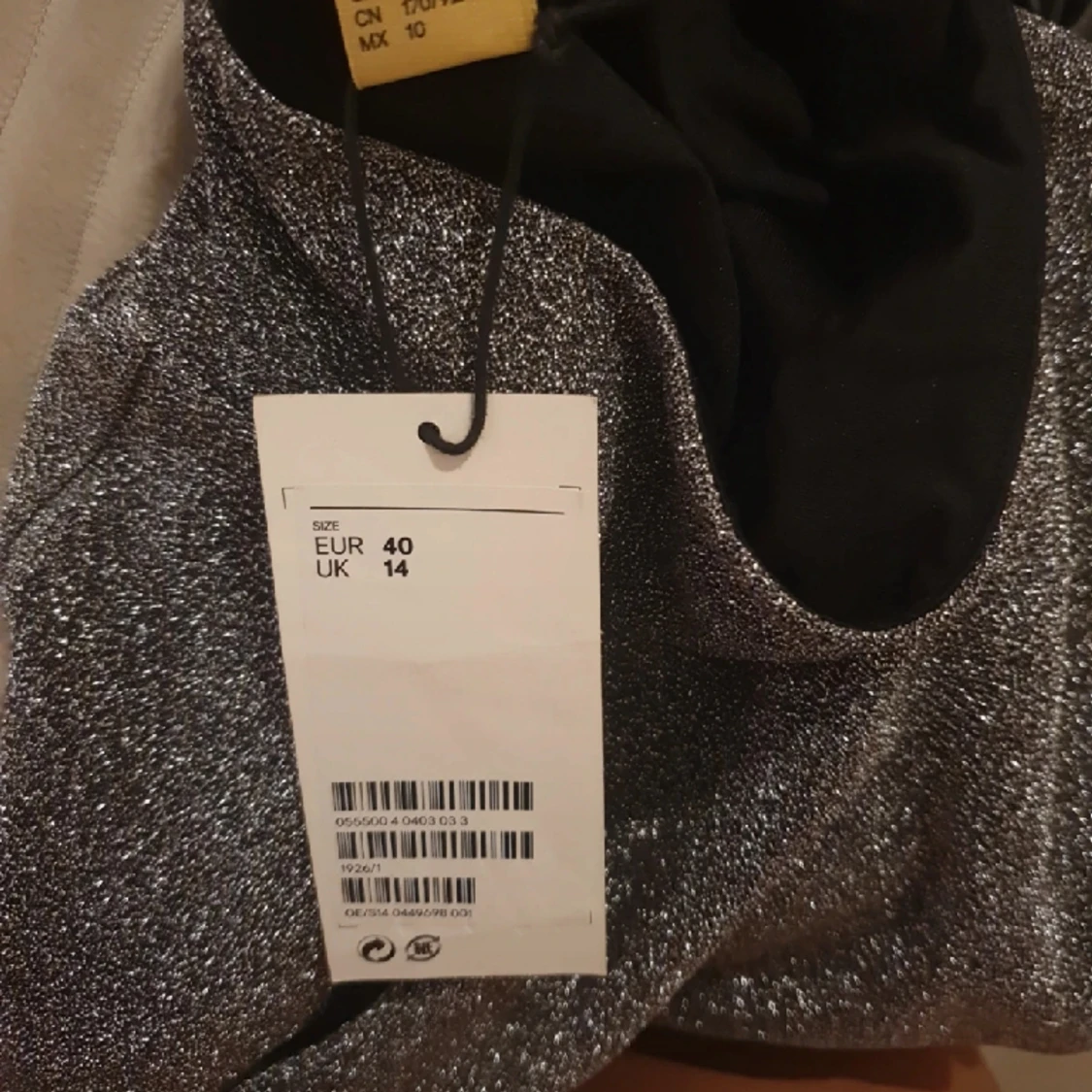 Ny glittrig klänning  - 90