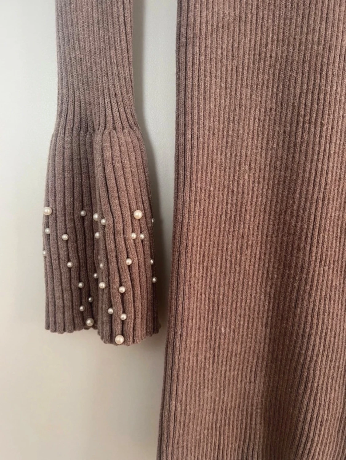 ribbad stickad klänning - 1