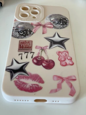 Vitt mobilskal med disco och stickers - Unikt vitt mobilskal med olika dekorationer 😍