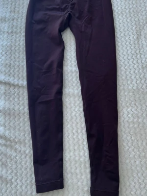 Mörkbruna leggings med scrunch - Relode Prime Scrunch tights