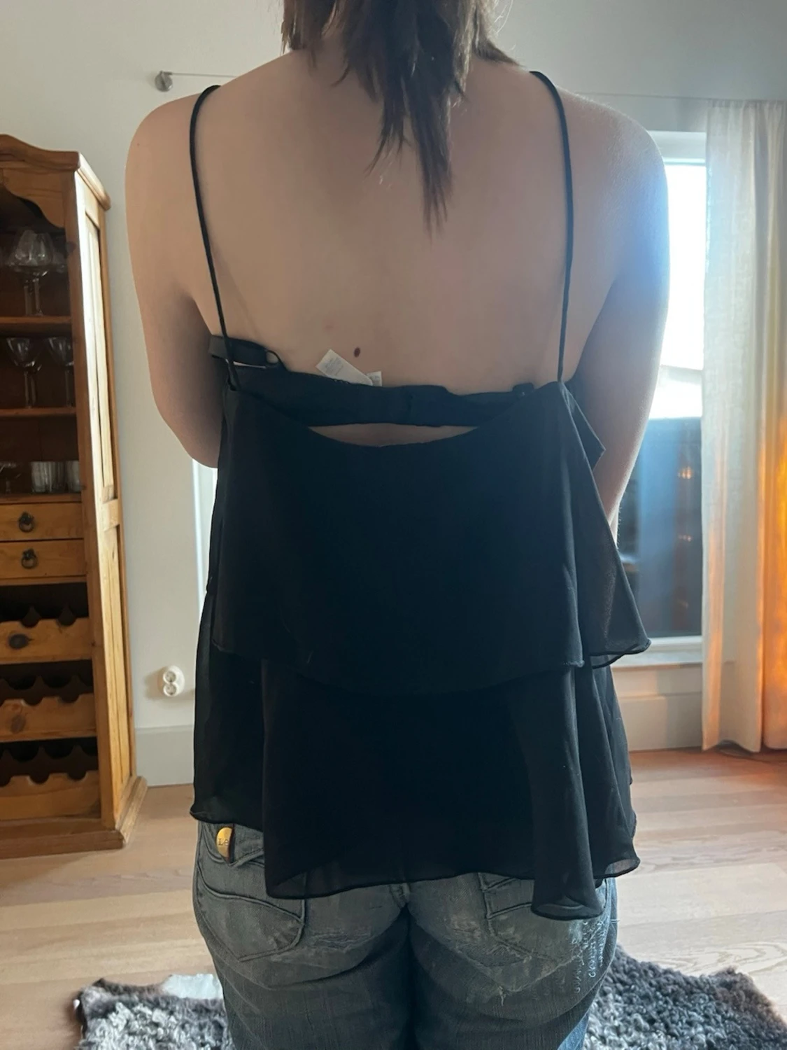 Svart volangig linnetopp - 1