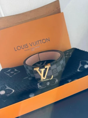  bälte svart/guld - HELT NY