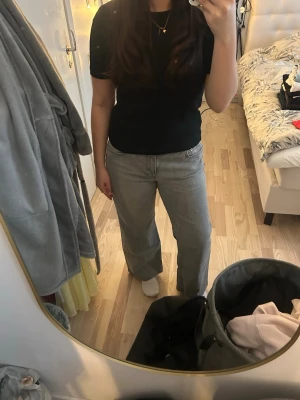 Low waist nakd jeans grå - Prutbar. Uppsydda att passa nån som är kring 160