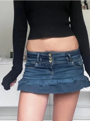 Vintage kjol  - Jätte snygg egensydd kjol med snygg tvätt❣️ midjemått 35 men strechigt matrial❤️ svin snygg hör av er för frågor❣️