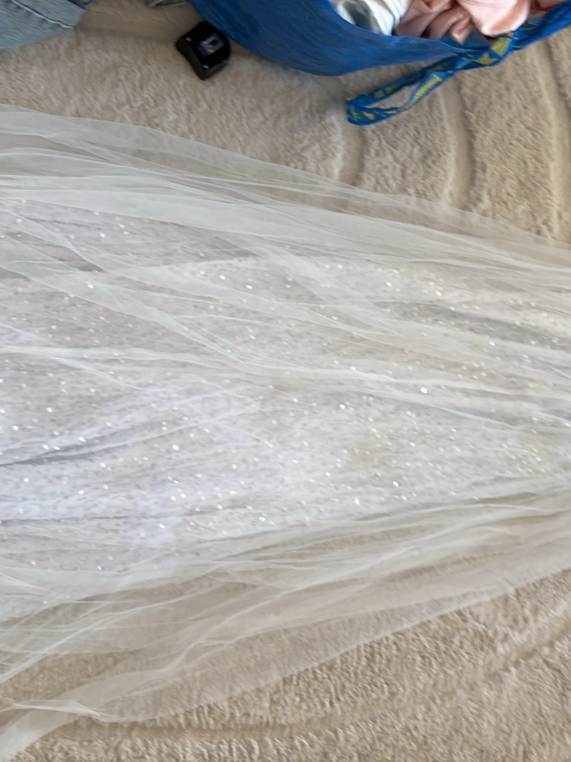 Vit glittrig långklänning med slits - 1