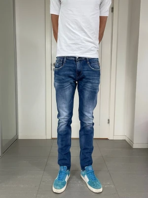 Replay Anbass Jeans  - Säljer nu dessa Replay Anbass jeans, skriv för fler bilder/frågor🙌🏼