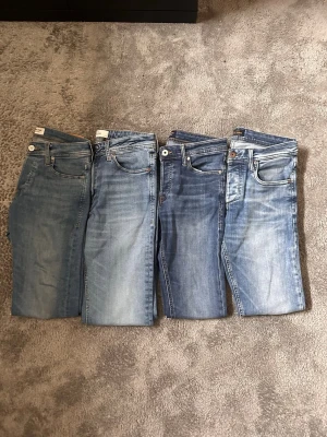 Jeans paket  - OBS JEANSEN LÄNGST TILL HÖGER ÄR SÅLDA‼️Jeans i eftertraktade storlekar W28-30 L30–34, alla i mycket fint skick. Kom privat för mer info om jeansen. först till kvarn!👖✨