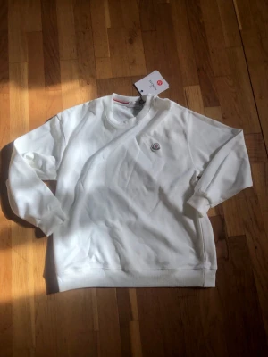 Moncler Hoodie - Helt ny moncler hoodie i storlek M