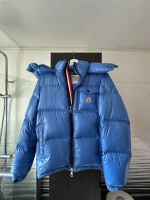Moncler Montbeliard  - Moncler Montbeliard -Storlek 1 sitter större (som Maya size 2) - Fint använt skick