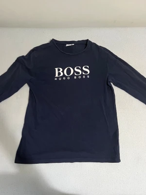 Boss tröja 👕  - Jag köpte den men vill sälja den för att den va liten 