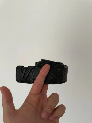 Bälte - Ett svart bälte med mattsvart spänne 