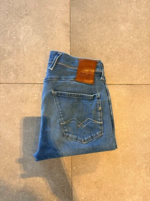 Replay anbass - Tjena, säljer nu dessa riktigt snygga Replay anbass i Stl W29 L30. Dom är i riktigt bra skick. Nypris 1600✅Vid minsta funderingar så är det bara att höra av sig//Allt gott