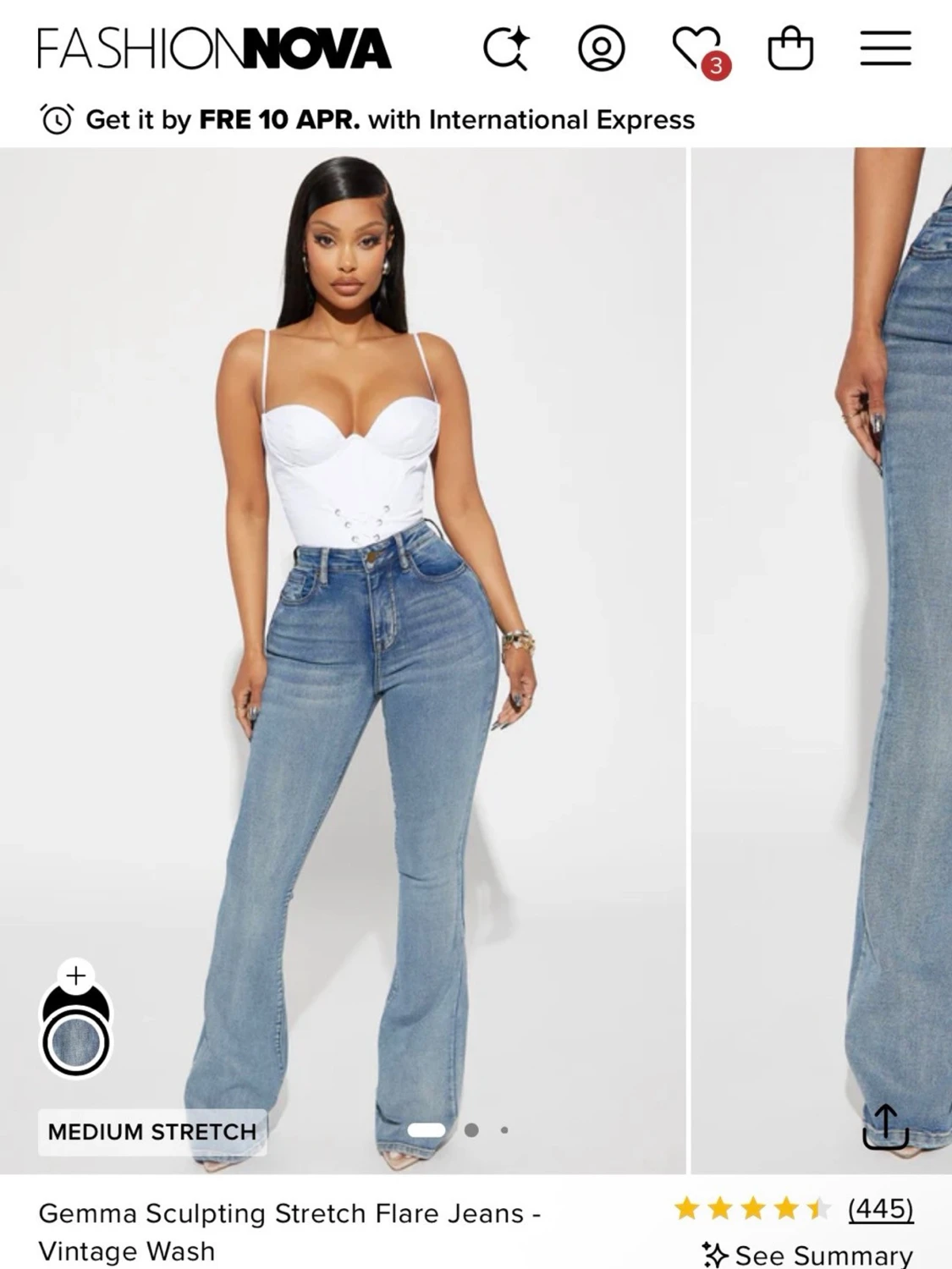 Blåa flare jeans från Fashion Nova