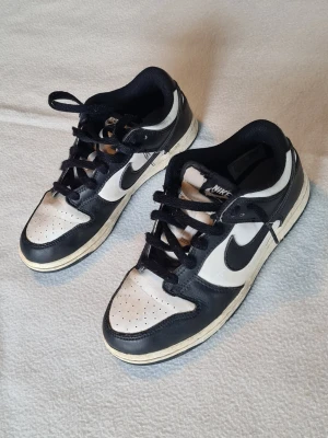 Nike Dunk Low ( Pandas ) Storlek 35 - Nike Dunk Low ( Pandas ) Storlek 35