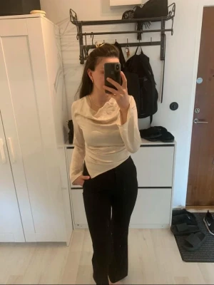 Beige topp SHEIN  - Topp från SHEIN storlek XS, Max använd 1-2 gånger, i topp skick. 