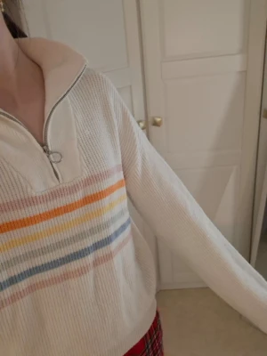 Polotröja  - Säljer denna tröja ifrån märket chloe & cyrus💕Köpt för ca 200 kr. Den är använd några gånger och är i mycket bra skick. Strl 14 år. Kontakta mig innan köp💕