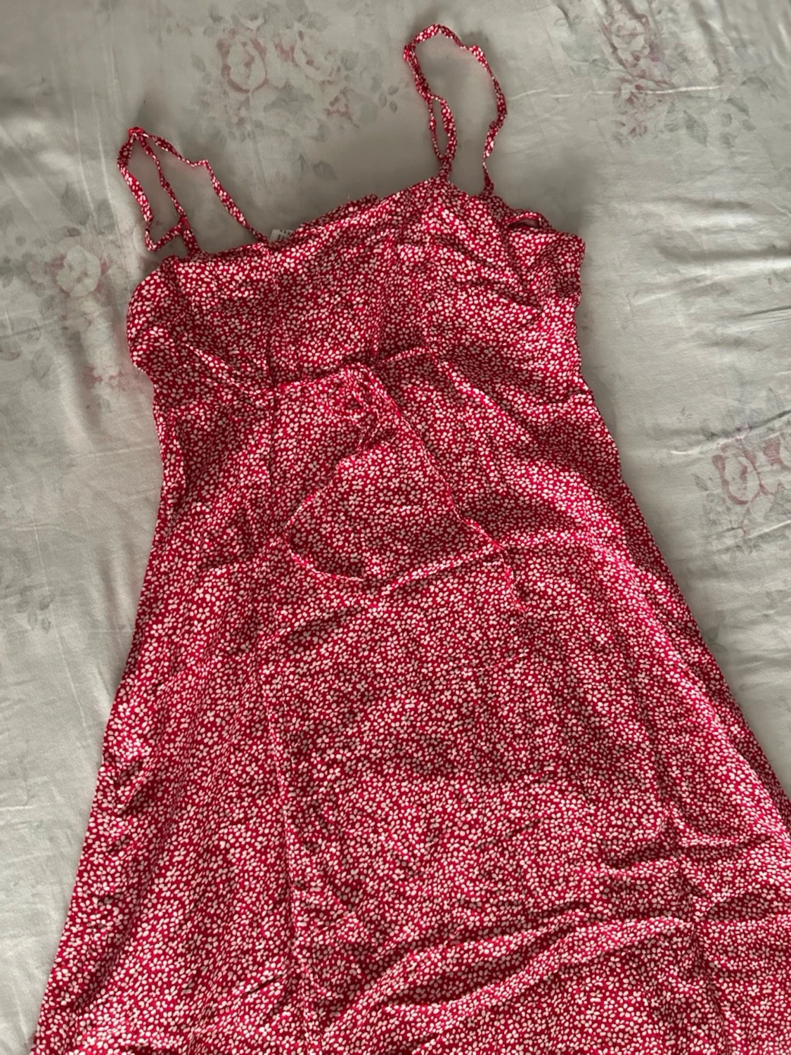 Röd blommig långklänning med smala band - 3