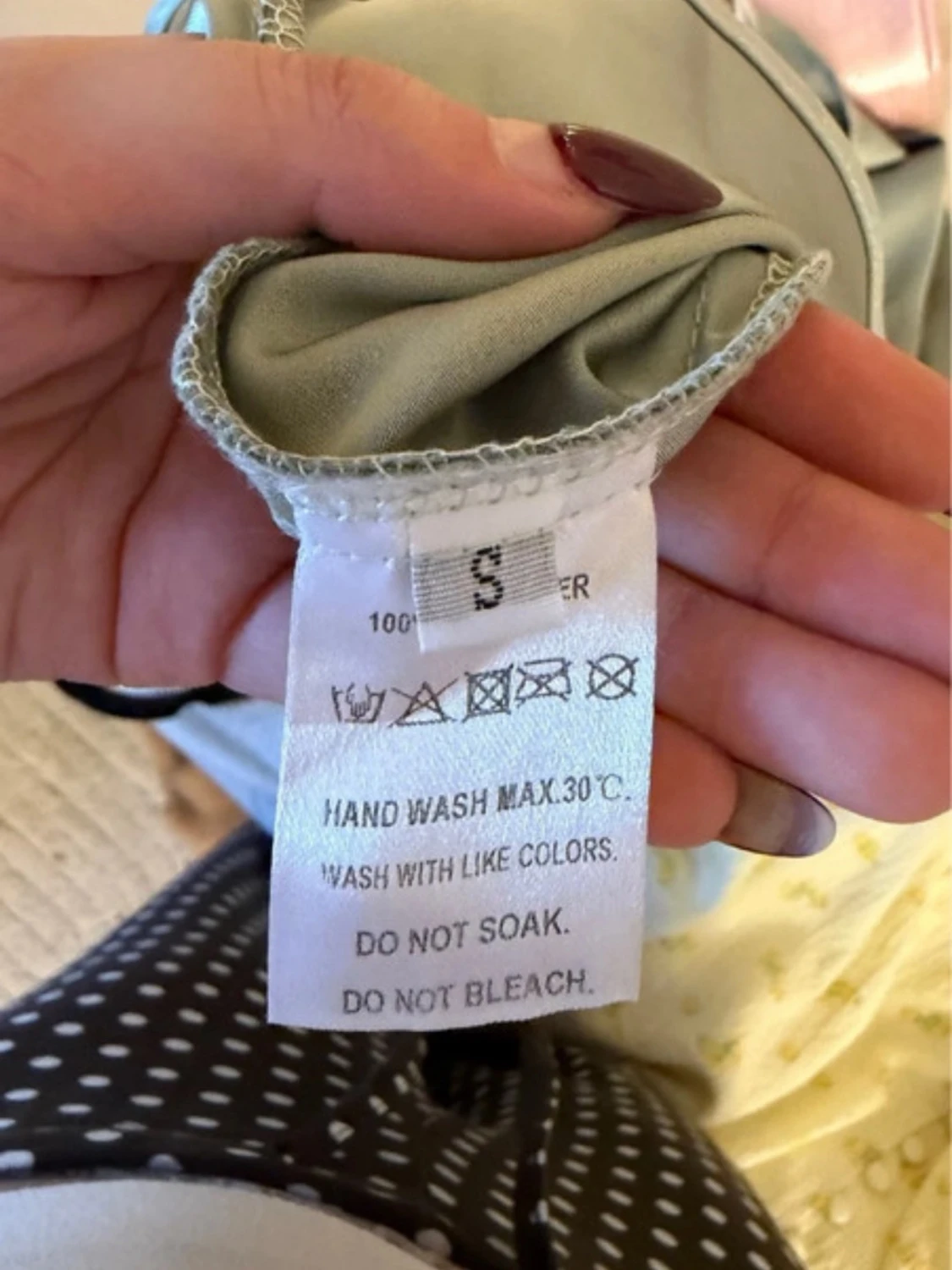 Ljusgrön långklänning i satin - 2