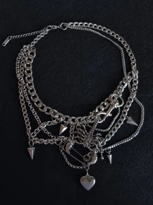 Handgjort halsband-Skorpionens hjärta - Material-rostfritt stål,  metall. 