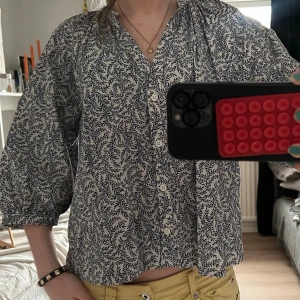 Blommig topp - Blommig blus, använd två gånger