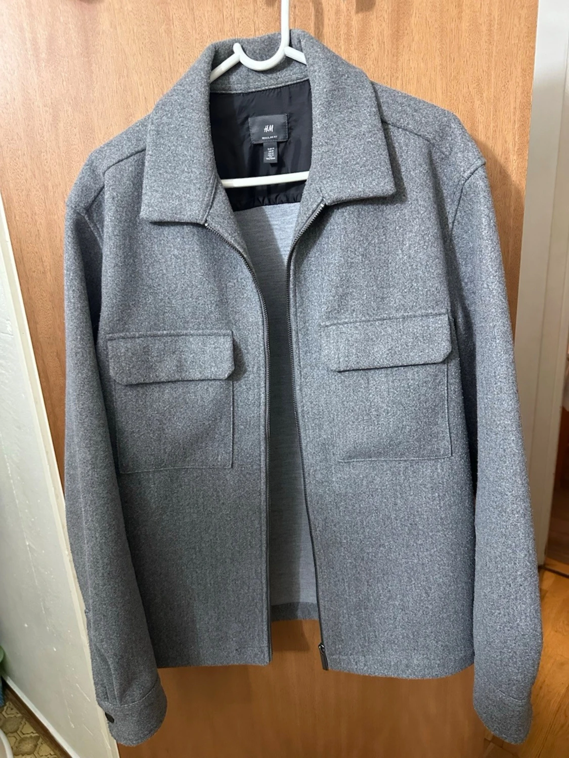 Grå overshirt från H&M med fickor - 1