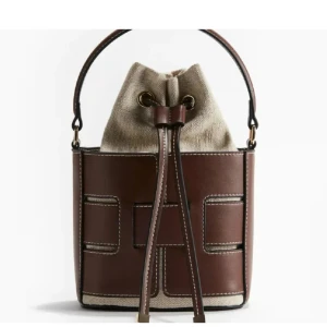 Slutsåld väska h&m - Säljer denna väskan från h&m som är slutsåld och trendig ,🤎🤎