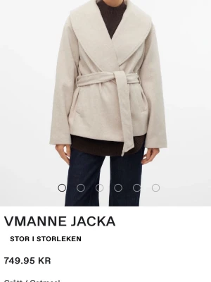 Kappa (pris kan diskuteras) - Säljer min kappa från Vera Moda. Jag kan skicka bilder privat på hur den ser ut och vilket skick den är i. Hade bara inte tiden att ta egna bilder nu. Den har använts några gånger men ser ut som ny. Säljer pågrund av att ja köpt en ny jacka💕💕