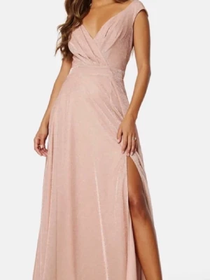 Beige/ljusrosa balklänning bubbleroom  - Super elegant balklänning som endast använts gång, inga defekter. Nypris: 1200kr, pris kan diskuteras ‼️