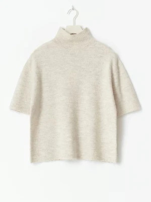 Beige stickad tröja - Stickad tröja från Gina som är använd och lite nopprig men inget som syns. Skriv för bilder