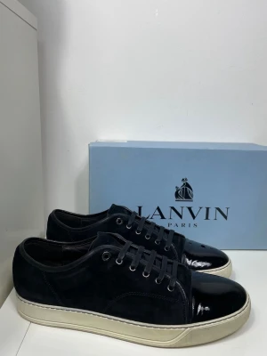 Svarta Lanvin Cap Toe - Säljer nu dessa Svarta Lanvin Cap Toe i uk 10 som är storlek 46  skriv för fler bilder/frågor🙌🏼