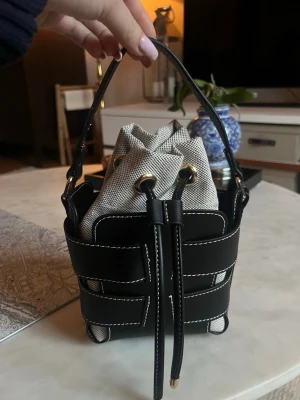 Svart HM väska  - Helt ny 