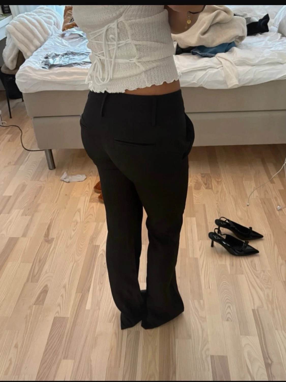 Svarta raka byxor med normal passform - 4