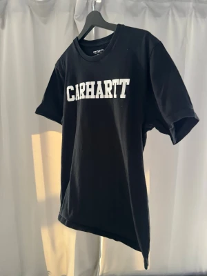 Carhartt t-shirt - Carhartt t-shirt strl M finns i Nacka