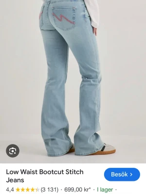 Bootcut jeans med låg midja - Ljusa bootcut jeans med låg midja och utsvängda ben. Supersnygga, populära och aldrig använda❤️