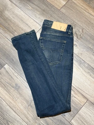 Tiger Of Sweden - Tja säljer nu dessa riktigt schyssta Tiger Of Sweden jeans i storlek W30 L32, Skick 9,5/10. Nypris ca 1200. Vid minsta lilla fundering så är det bara att höra av sig.