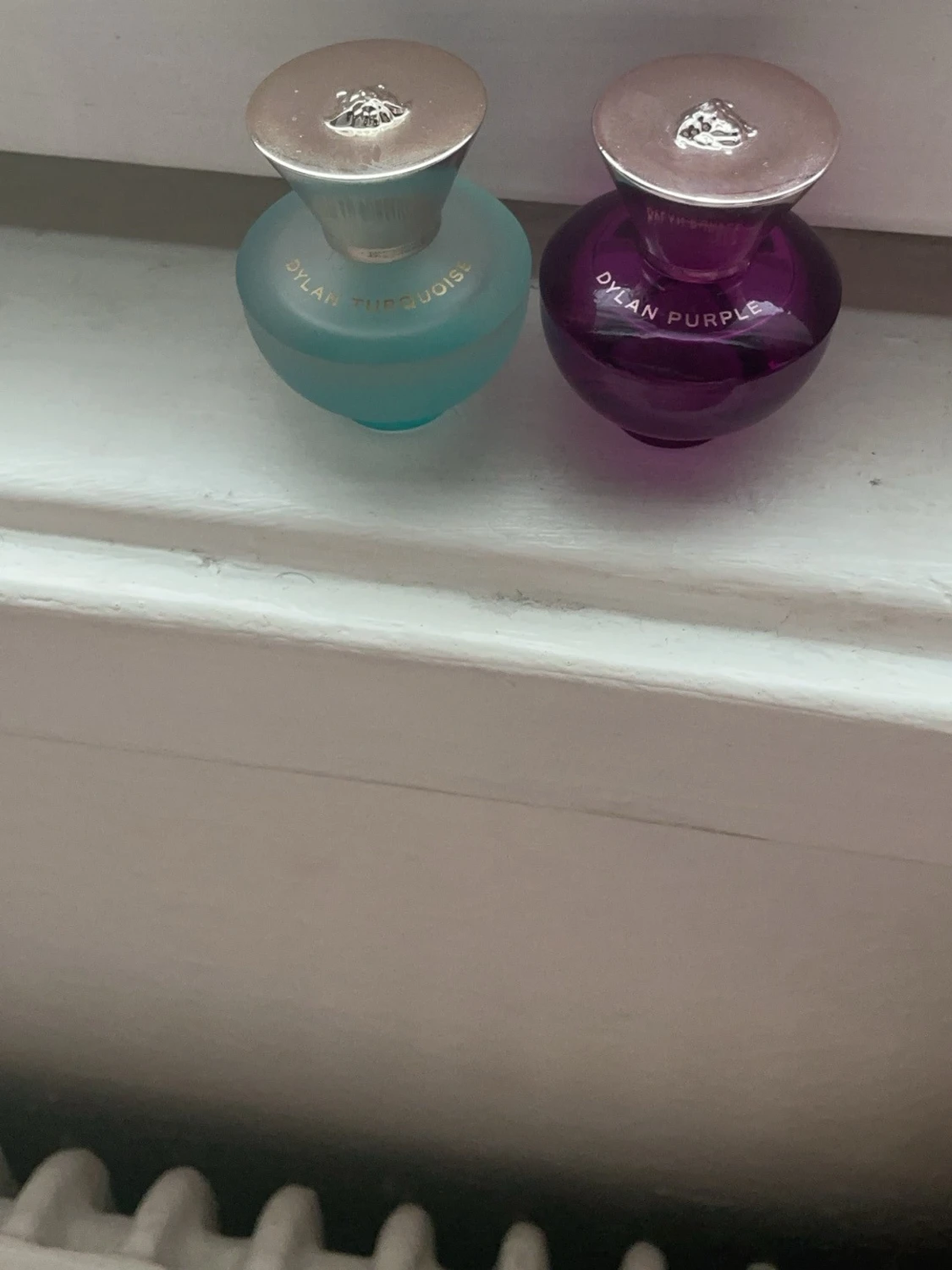 Lila och blå parfymflaskor med roséguld - 3