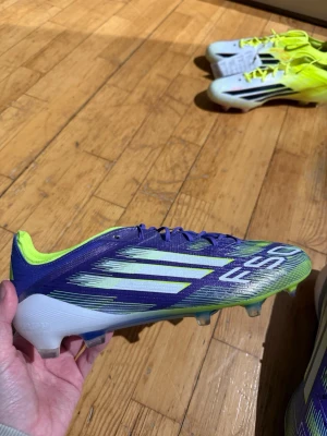 Fotbollsskor  - Adidas F50 ELITE FG fotbollsskor. Nytt skick med etikett. Storlek 44. Nypris 1800kr.